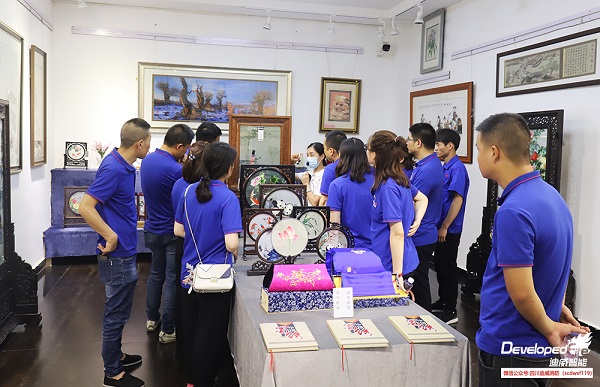 时期新征程  共筑中国梦